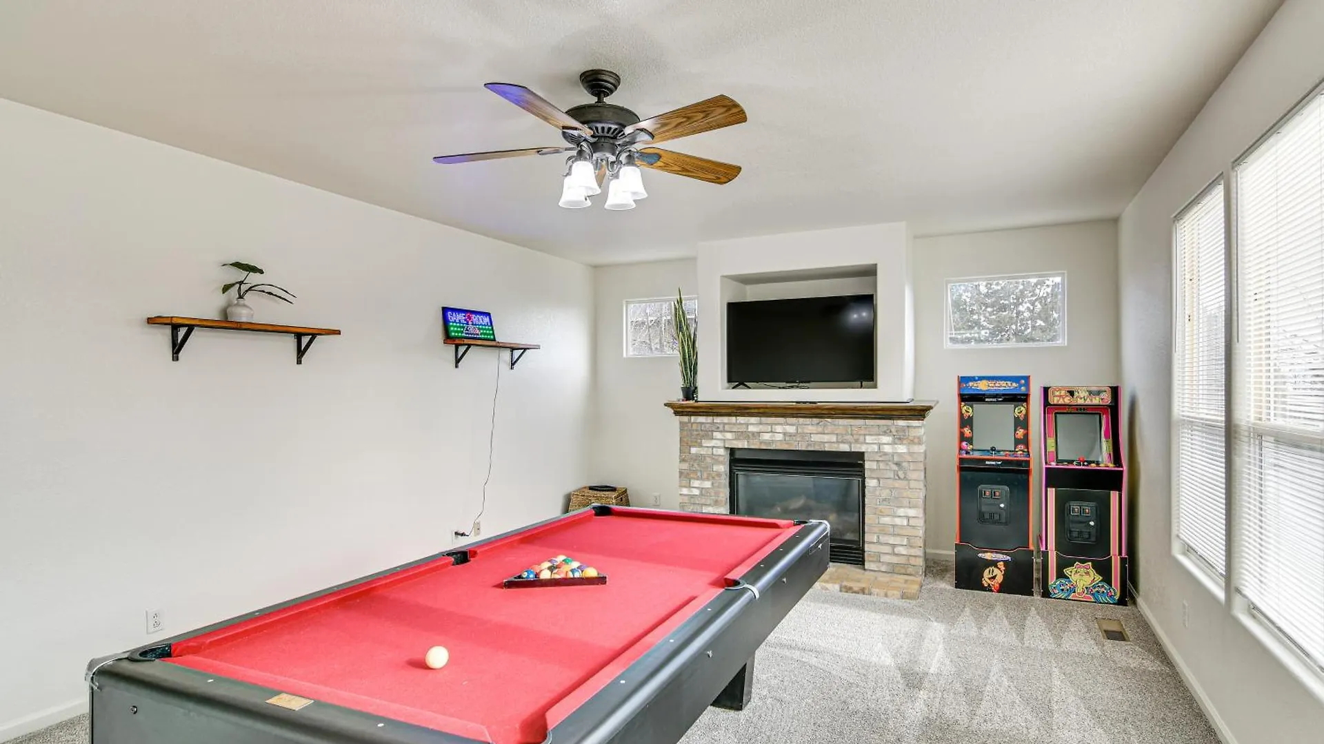 Holiday home Large Family Home With Game Room In Reno!